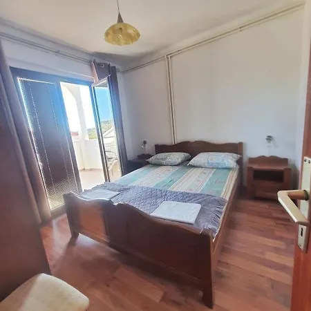 Apartment Henrik On The 2 Bedrooms Jezera