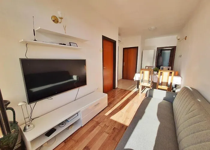 Henrik On The 2 Bedrooms *