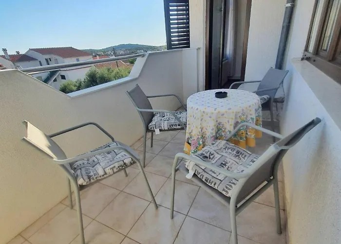 Henrik On The 2 Bedrooms דירה יזרה