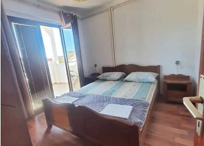 Henrik On The 2 Bedrooms *